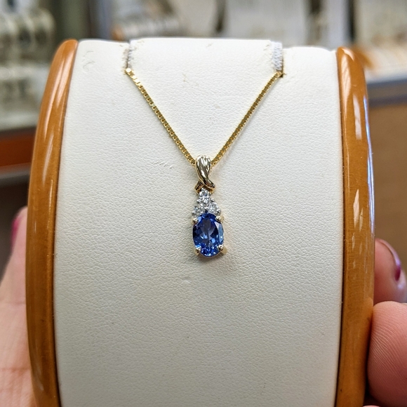14k Tanzanite and diamond pendant - Picture 2 of 11